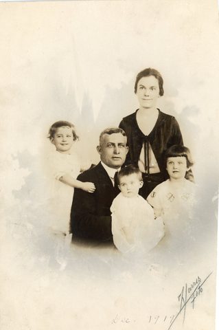 Julia Katharine “Judy” Bond, John Barnitz Bond, Jr., Josephine Bond, Alice Plunkett and Lila Plunkett Bond (left to right)
